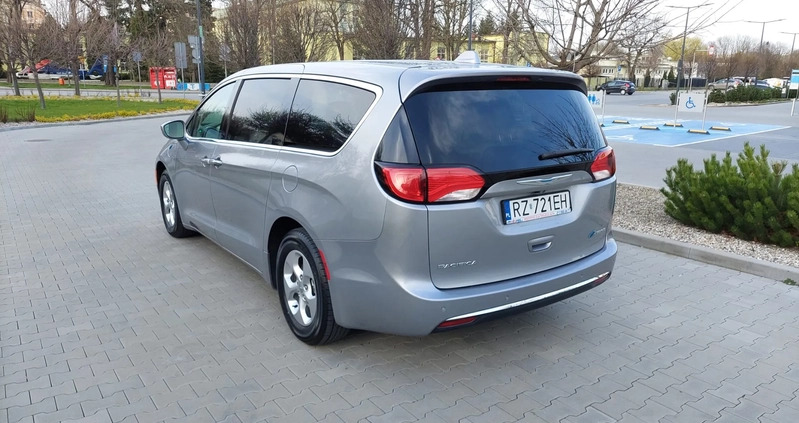 Chrysler Pacifica cena 99900 przebieg: 119900, rok produkcji 2018 z Rzeszów małe 436